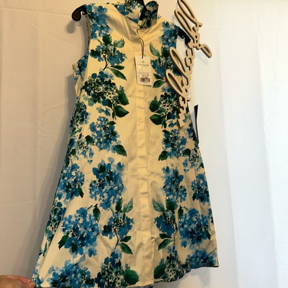 Water's Edge Hydrangea Sleeveless Charlie Dress - Picture 7 of 11